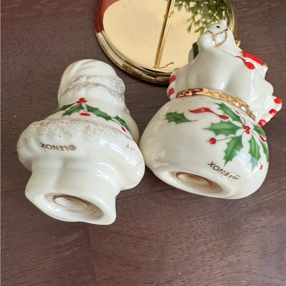 LENOX "HOLIDAY" SANTA AND TOYS SALT AND PEPPER SHAKER SET WITH STAND - Picture 3 of 4